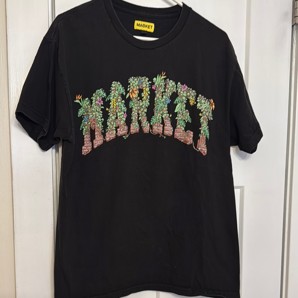 Market Black and Green Short Sleeve Tee with Graphic Design
